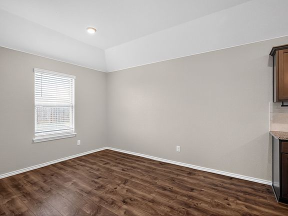 4th image of 408 Saw Mill Rd