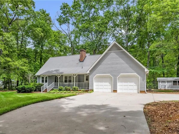2718 Oak Hollow Dr, Asheboro, NC 27205