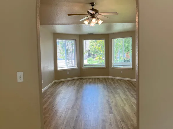 2052 Manchester Dr, Medford, OR 97501
