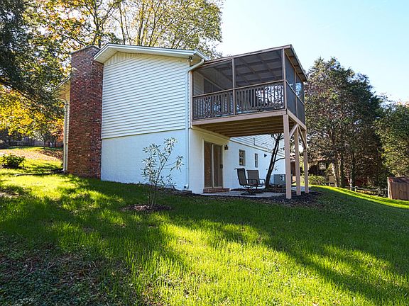 3rd image of 10421 Pinedale Dr