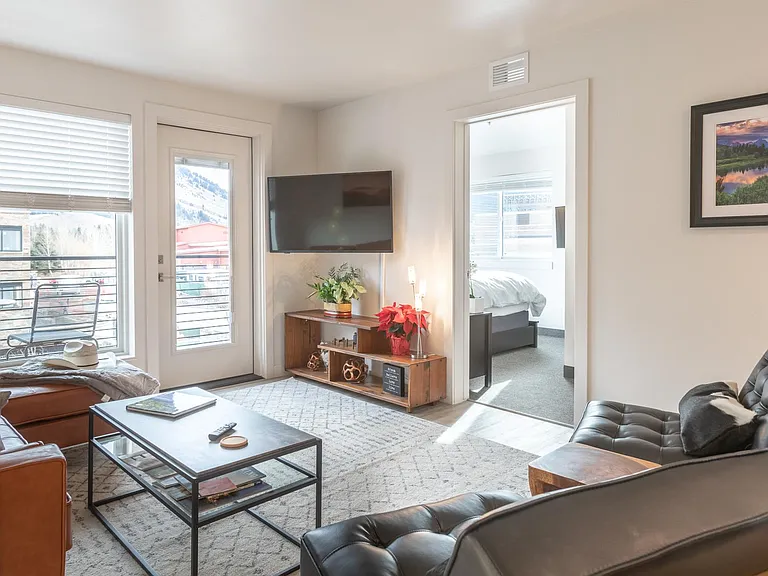 301 Hidden Hollow Dr — Photo 10