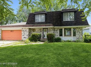 422 Carriage Hill Rd, Naperville, IL 60565