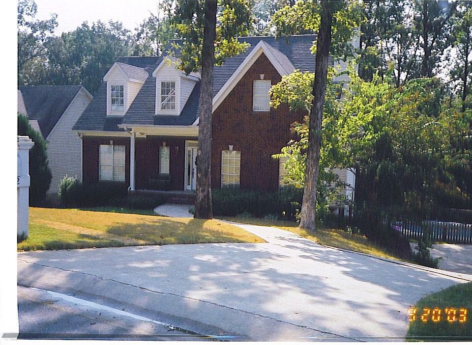 2nd image of 122 King Charles Way