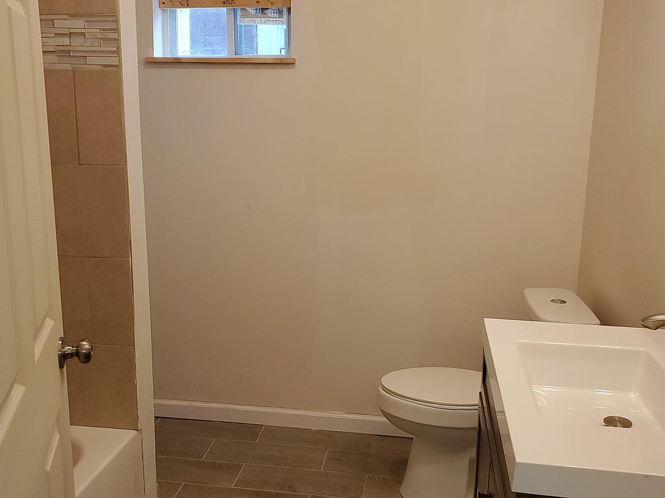 2nd bathroom