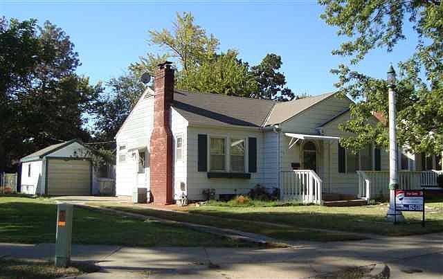 1st image of 529 W Ellsworth Ave