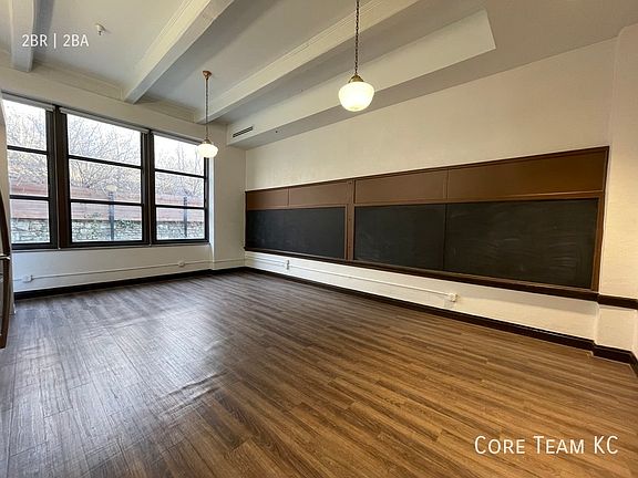 4th image of 1824 Summit St #106