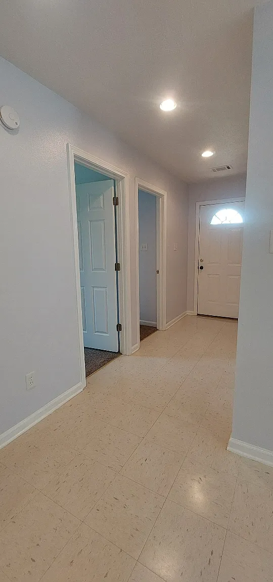 22 Marshall Rd N — Photo 3