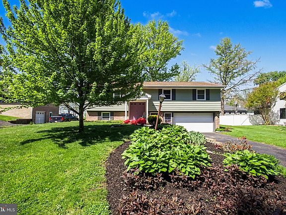 3rd image of 1811 Amity Dr