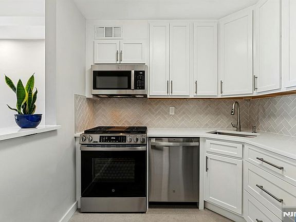 2nd image of 2000 Linwood Avenue #14D