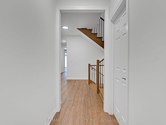 5th image of 24 Hanton Cres