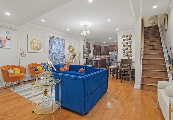 5th image of 10219 213th St