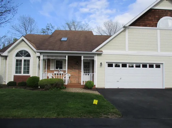 31 Spicebush Ln, Buffalo, NY 14221