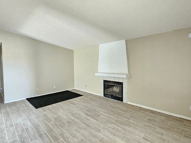 8124 Underwood Ave — Photo 2