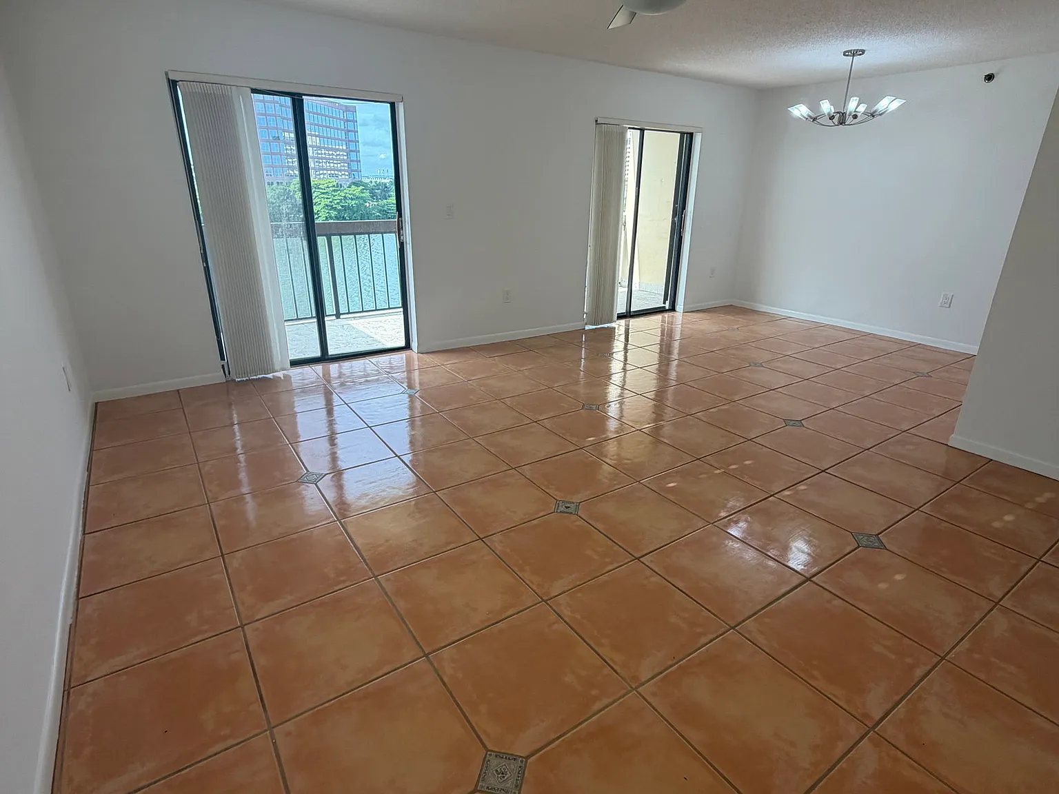 3 bed, 2.0 bath, 1080 sqft, $2,600 — Photo 2
