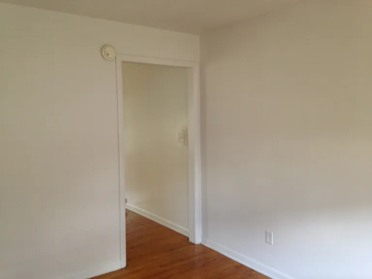 323-349 E Walnut St — Photo 21