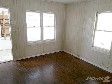 3rd image of 728 SW 12th Ave