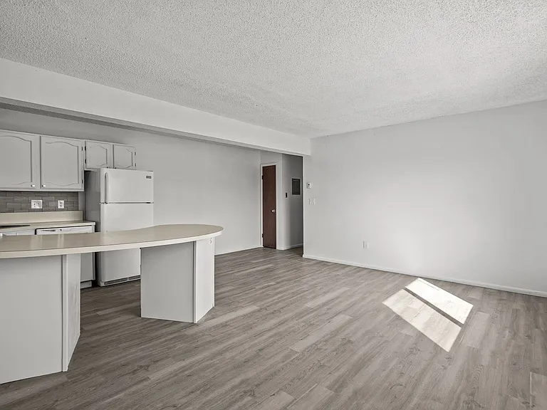 2915 Orchard Ave — Photo 4