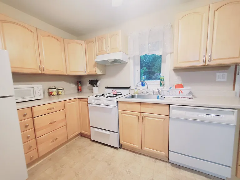 33 Valley Dr #1 — Photo 1