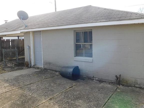 4th image of 313 Staunton St