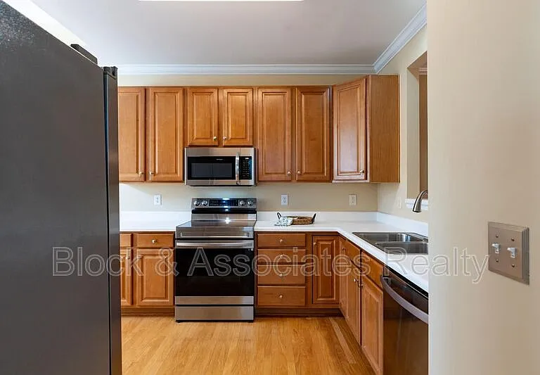 2007 White Pond Ct — Photo 3