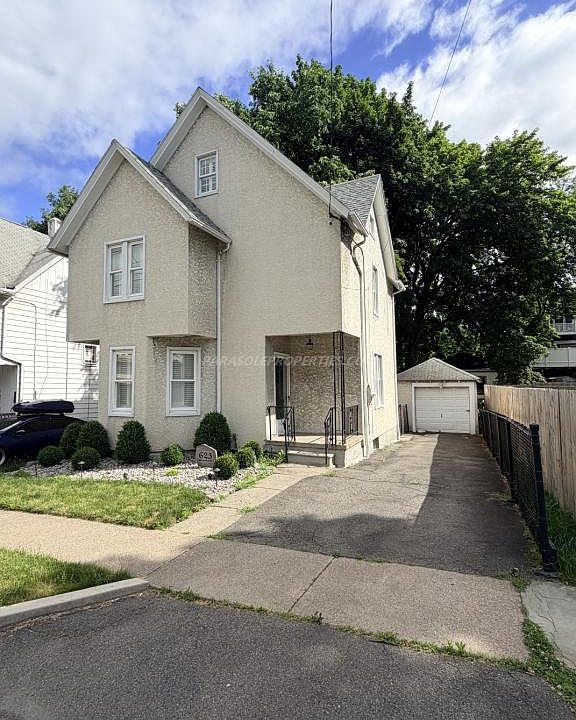 1st image of 623 Delaware St