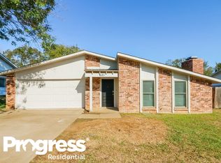 621 Spring Forest Dr, Bedford, TX 76021