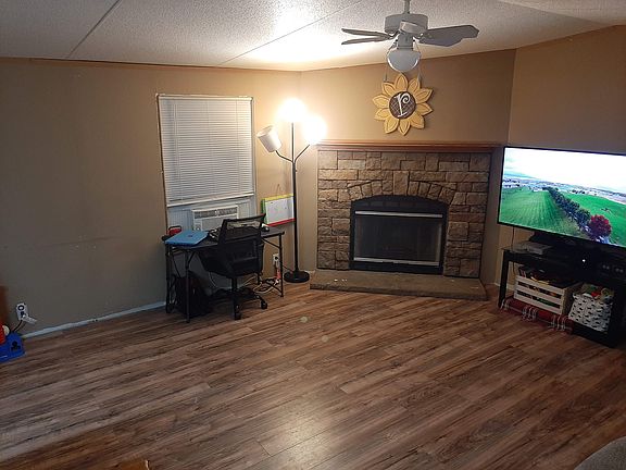 3rd image of 10480 Colonial Estates Cir