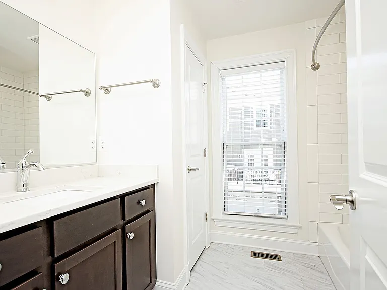 665 Wheatfield Ct — Photo 8