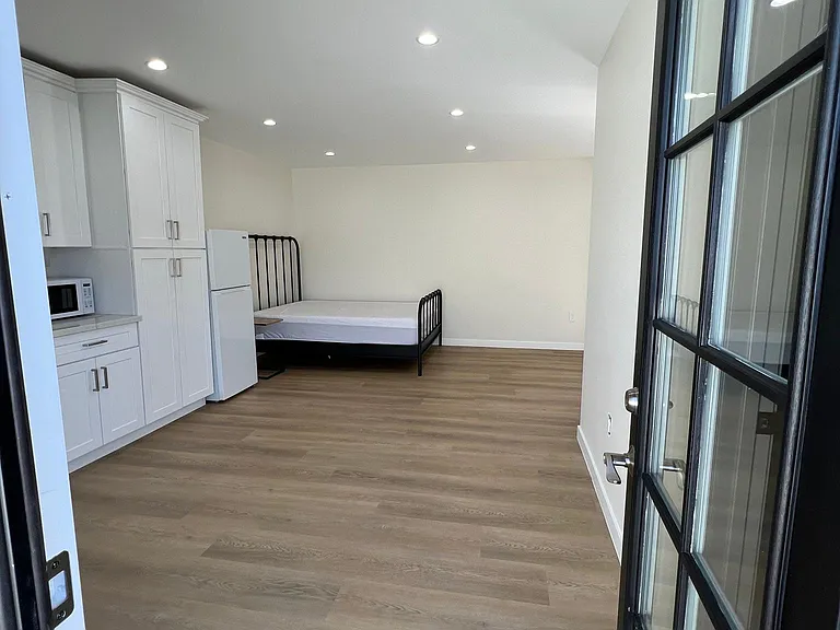19139 Delano St #1 — Photo 5