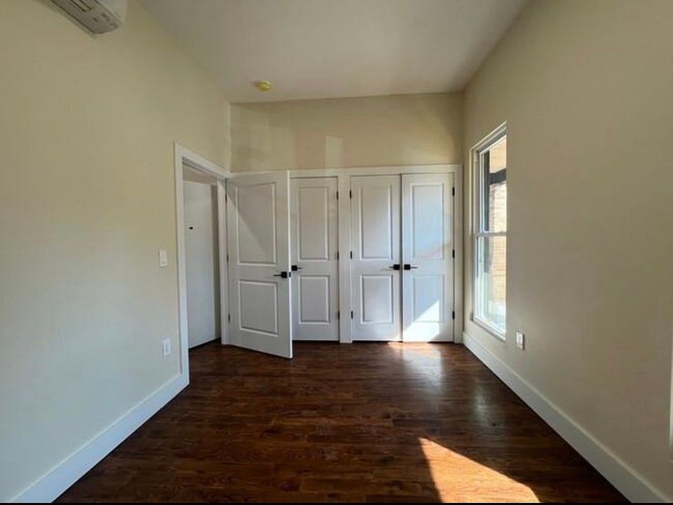 2nd image of 44 Van Nostrand Ave #5D