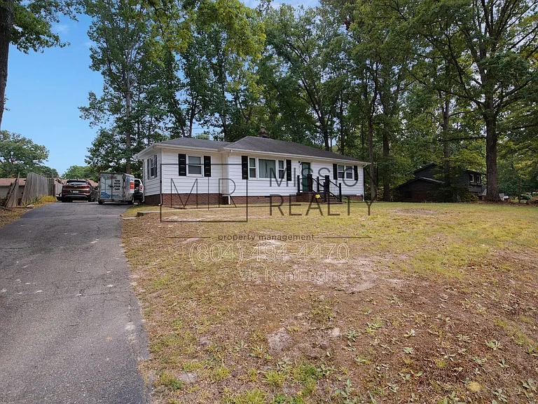 1107 Ironington Rd — Photo 2