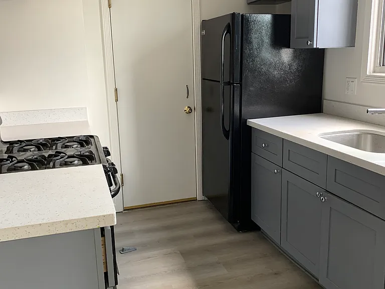 745 Mills Ave — Photo 3
