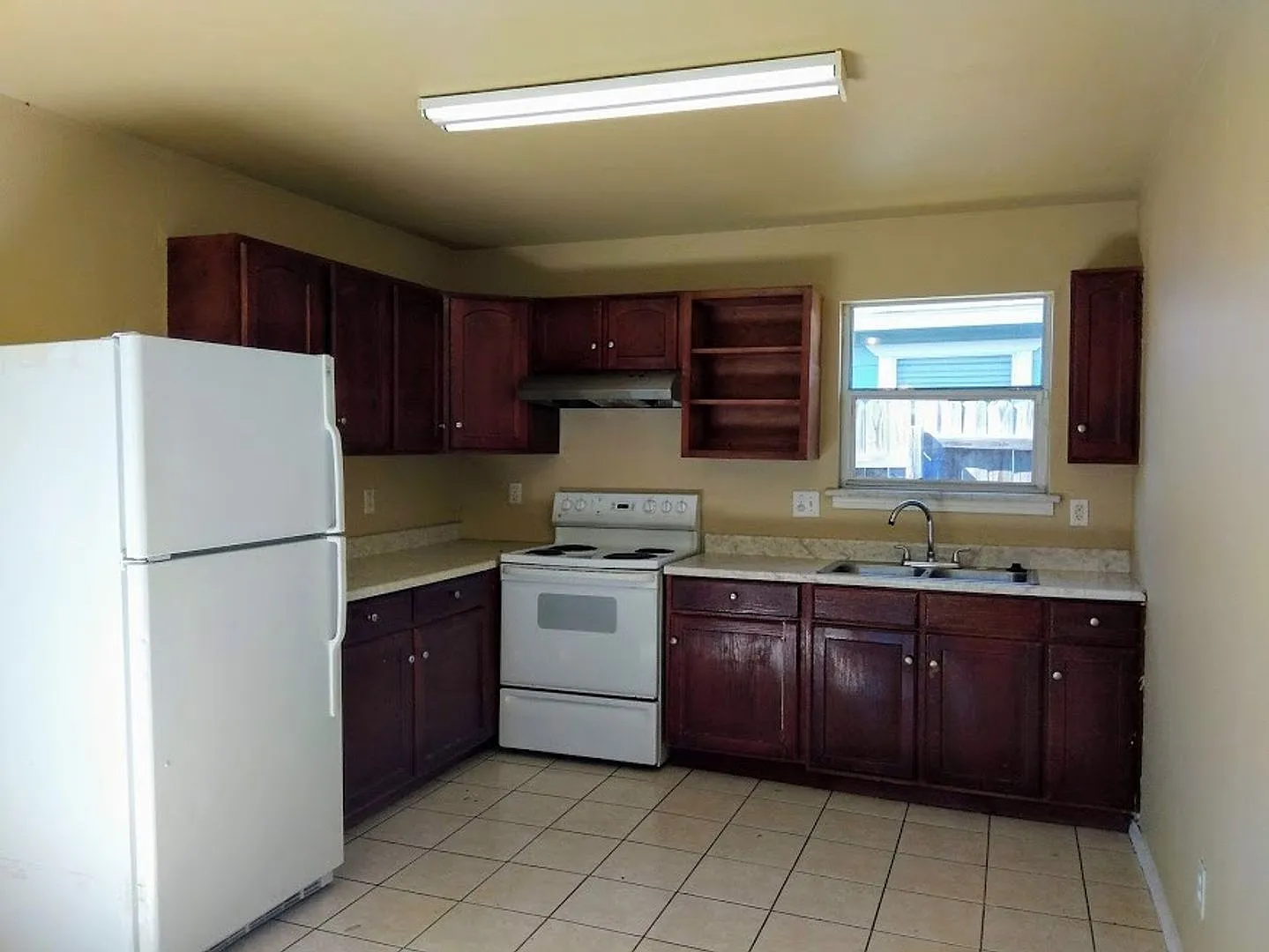 Charming 3-Bedroom Home Near St. Mary's University & Loop 410 — Photo 3