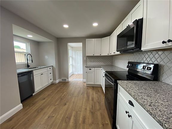 4th image of 214 E 2nd Ave