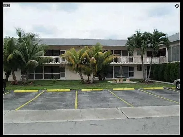 705 NE 2nd St APT 5, Hallandale, FL 33009