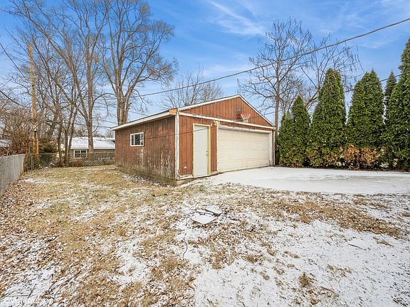 2nd image of 324 Glenwood Dr