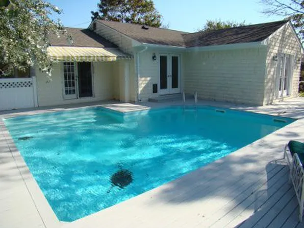 26 Bonita Rd, East Quogue, NY 11942