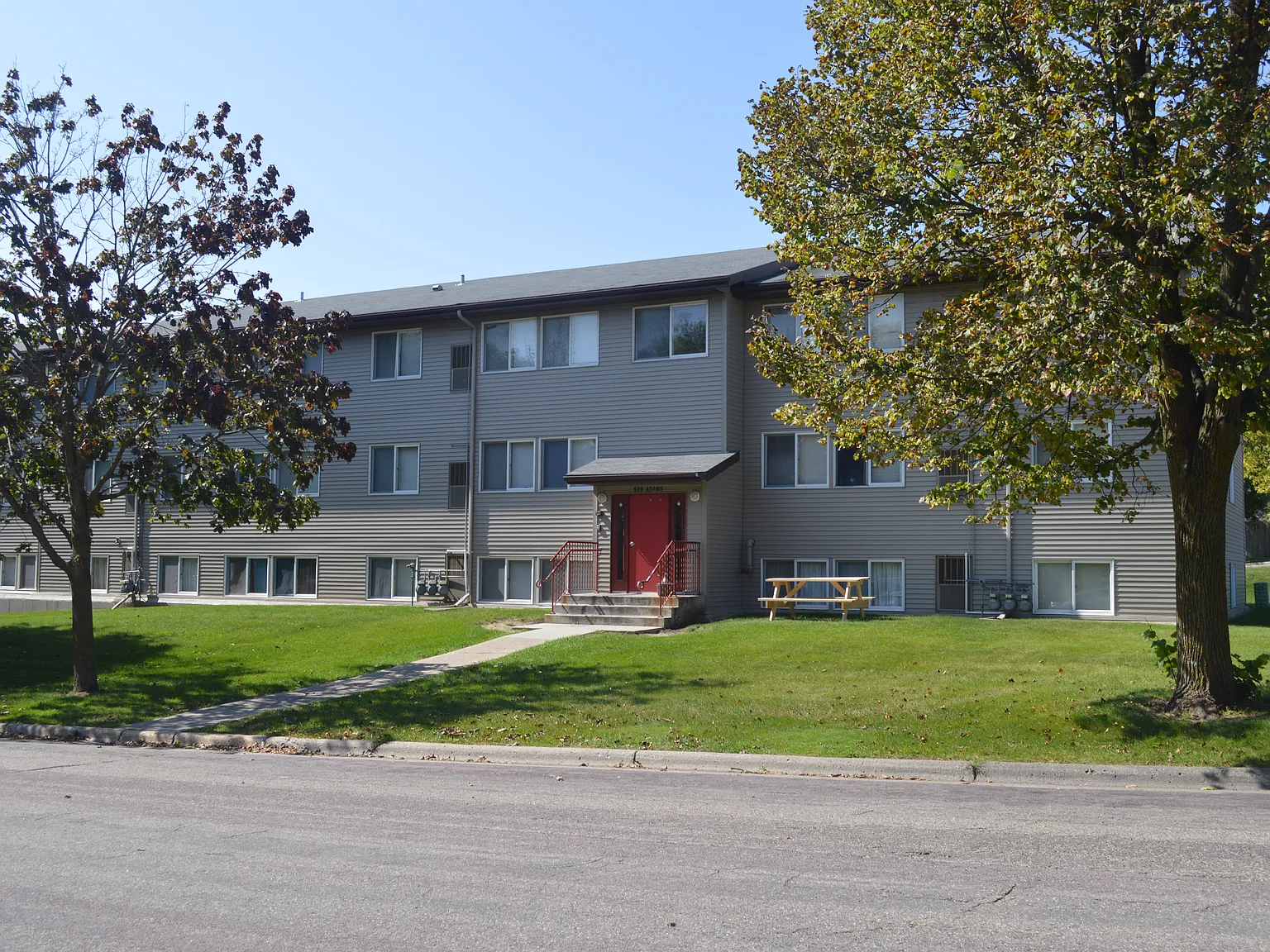 1 bed, 1.0 bath, 700 sqft, $950 — Photo 3