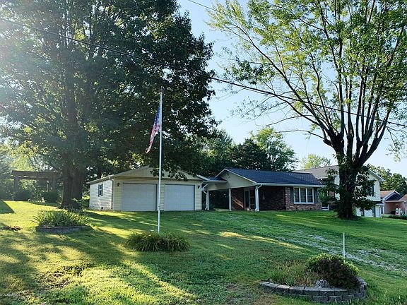 2nd image of 115 Boeckman Dr