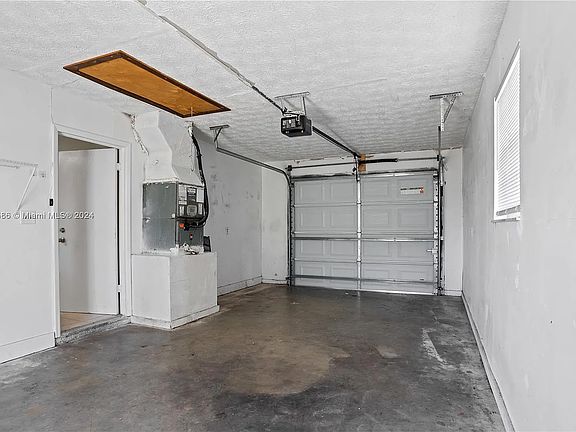 4th image of 170 NW Curry St