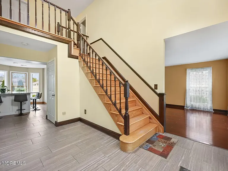 10 Marc Dr — Photo 4