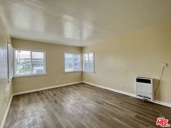 3rd image of 4424 Arlington Ave