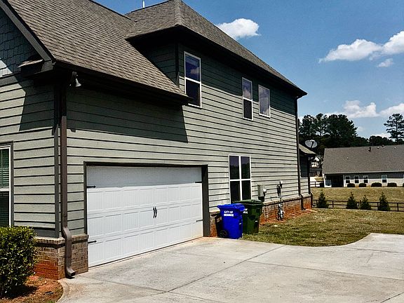 3rd image of 1915 Highland Creek Dr