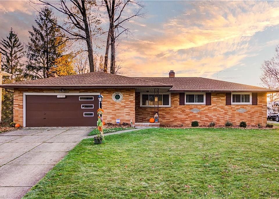 1st image of 1092 E Dartmoor Ave