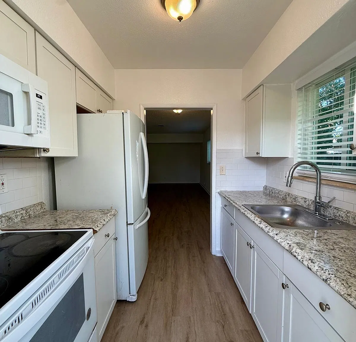 3 bed, 1.0 bath, 1010 sqft, $2,200 — Photo 1