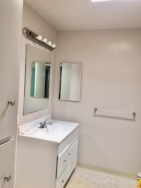 1st image of 1548 Hudson St APT 102