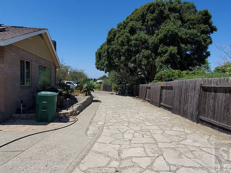 210 Pabst Ln — Photo 31
