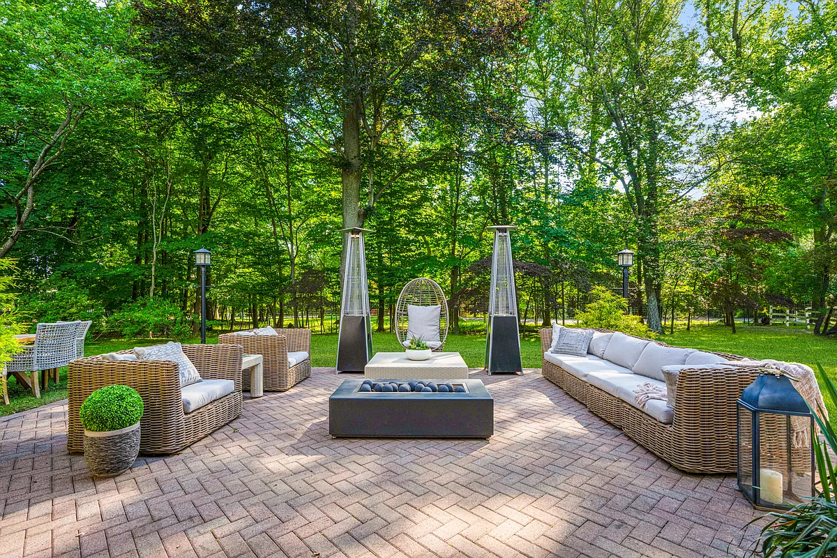 Stone patio for outdoor living! - 6 Trailsend End