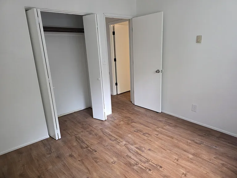 223 NW Nye St #4 — Photo 6