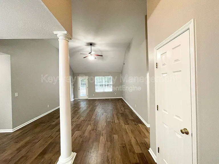 1391 Watsonia Dr — Photo 2